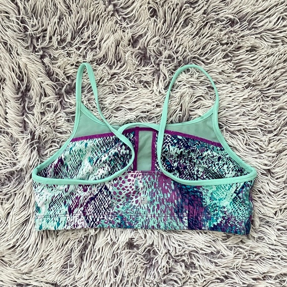 Fabletics Ayni Sports Bra in Animal Impressions Print Multi/Cucumber Size Medium - Picture 4 of 6